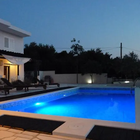 Vila Ctma200/ Holiday House With Private Heated Pool