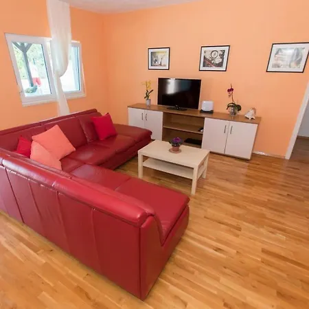 Ctma200/ Holiday House With Private Heated Pool Makarská