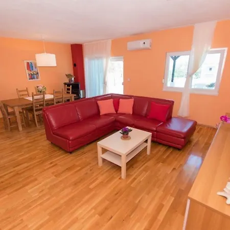 Ctma200/ Holiday House With Private Heated Pool Makarská